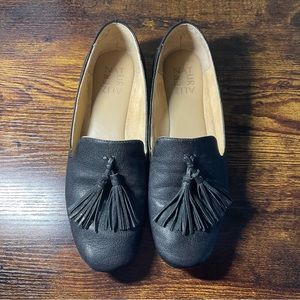 Naturalizer black leather loafers - size 7